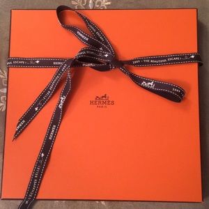 Hermes, just in, New and authentic scarf!